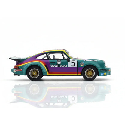 PARA64 1:64 Porsche 911 3.0 RSR “Vaillant” 1975 – Diecast Model Car Collector Edition