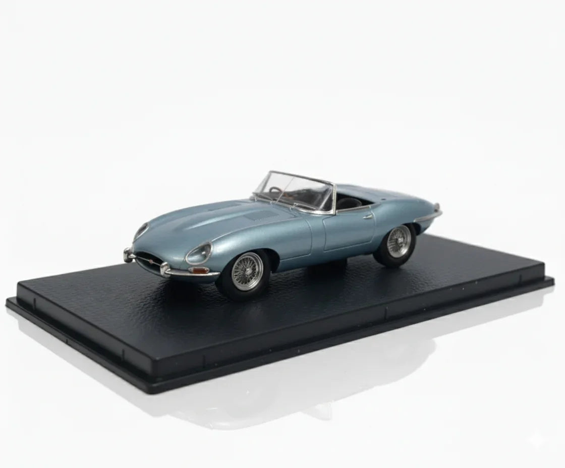 GFCC 1:64 1961 Jaguar E-Type Roadster Diecast Car Model – Metallic Blue