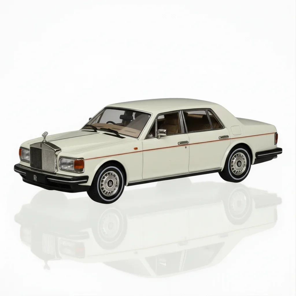 GFCC 1:64 1994 Rolls-Royce Silver Spur, British Silver With Gold Beltline in White Diecast Model Car