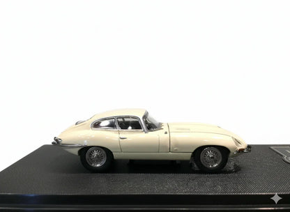 GFCC 1:64 1961 Jaguar E-Type Coupe Off-White Diecast Car Model