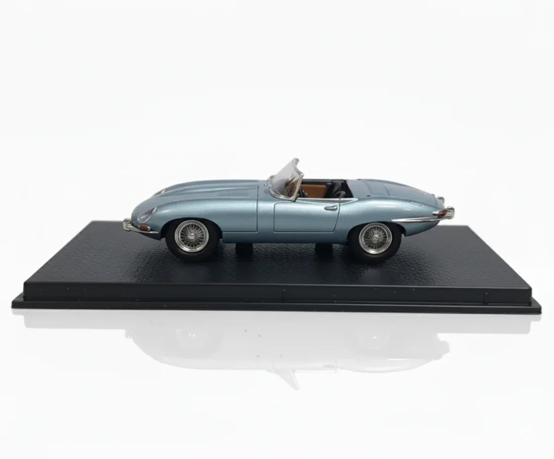 GFCC 1:64 1961 Jaguar E-Type Roadster Diecast Car Model – Metallic