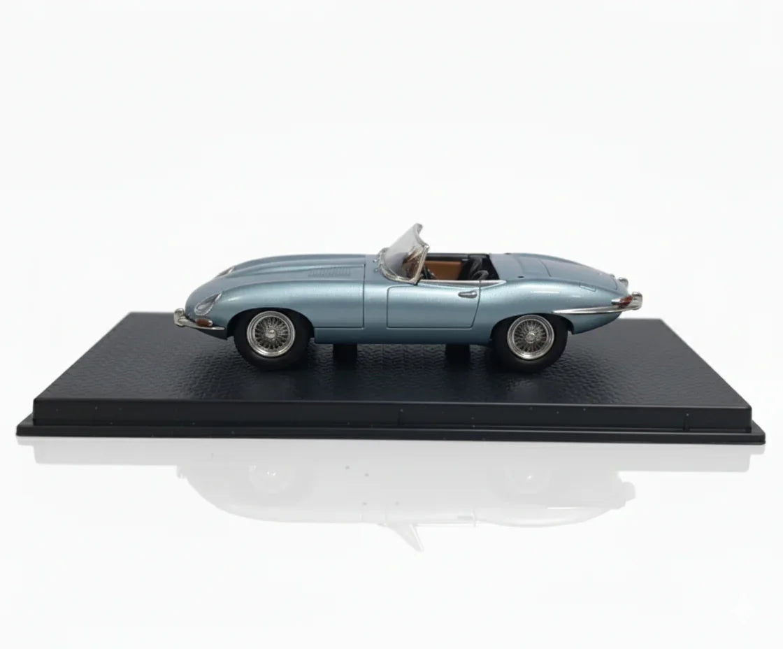 GFCC 1:64 1961 Jaguar E-Type Roadster Diecast Car Model – Metallic Blue