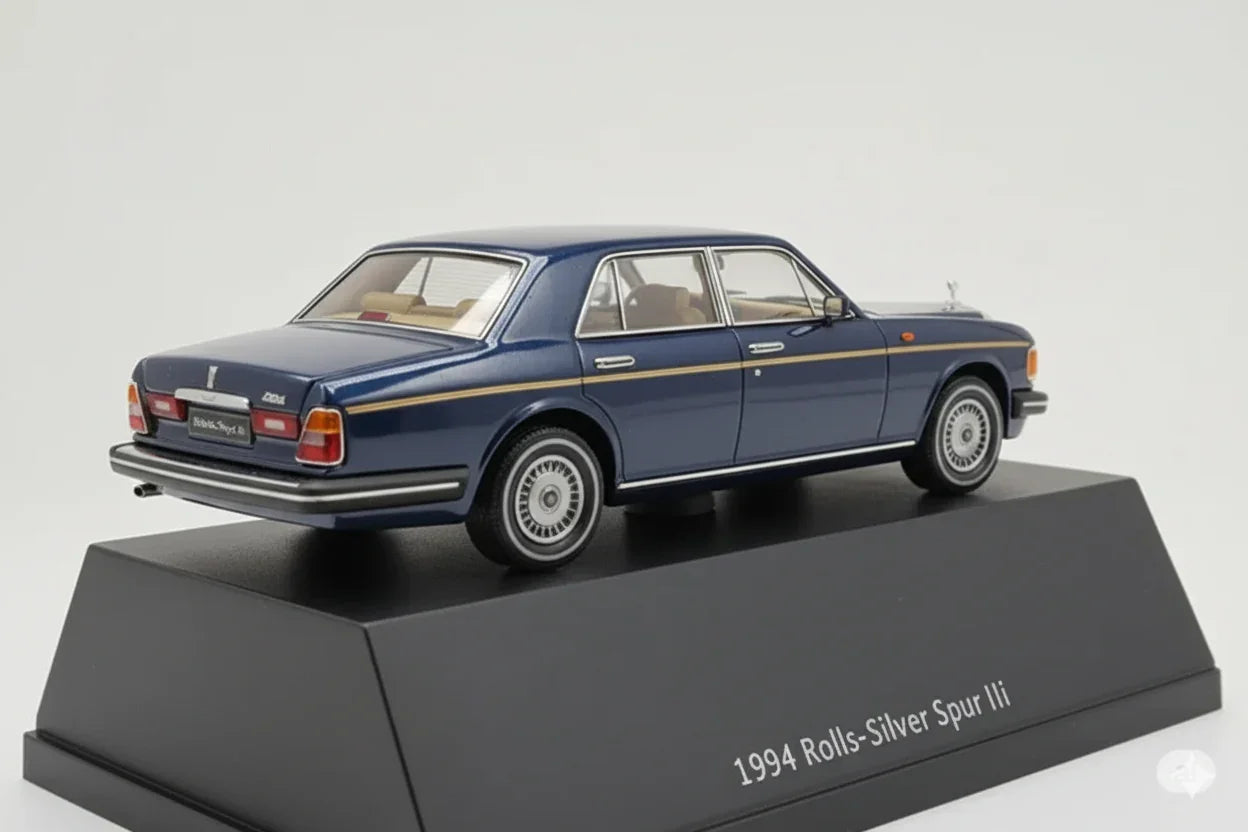 GFCC 1:64 1994 Rolls-Royce Silver Spur, British Silver With Gold Beltline in Blue Diecast Model Car
