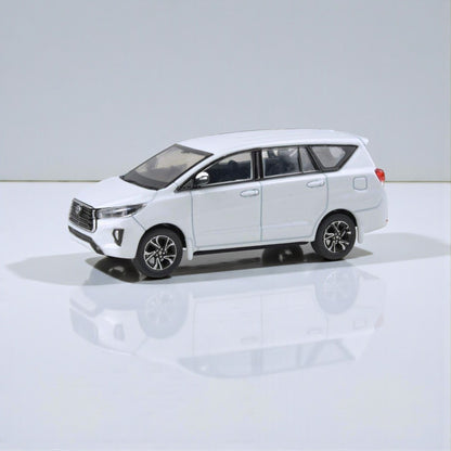 PARA64 Toyota Innova 2022 – Super White Pearl | 1:64 Diecast MPV