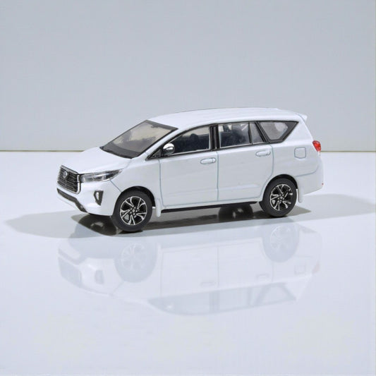PARA64 Toyota Innova 2022 – Super White Pearl | 1:64 Diecast MPV