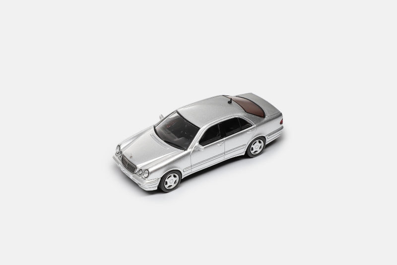 Maxwell Model 1:64 Mercedes-Benz E-Class Diecast Car | Premium Luxury Sedan Collectible with Display Case | Available in 2 Variants