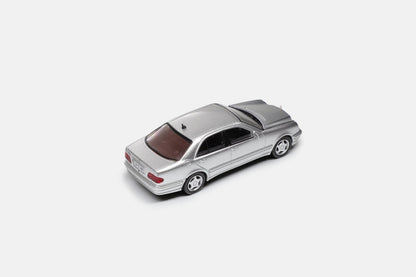 Maxwell Model 1:64 Mercedes-Benz E-Class Diecast Car | Premium Luxury Sedan Collectible with Display Case | Available in 2 Variants