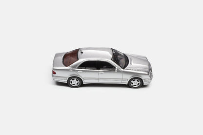 Maxwell Model 1:64 Mercedes-Benz E-Class Diecast Car | Premium Luxury Sedan Collectible with Display Case | Available in 2 Variants