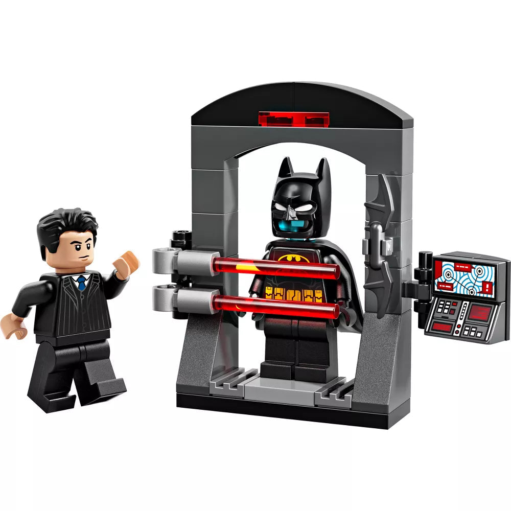 LEGO 30726 DC Batman, Bruce Wayne & Batsuit Chamber – 35 Pieces Building Set