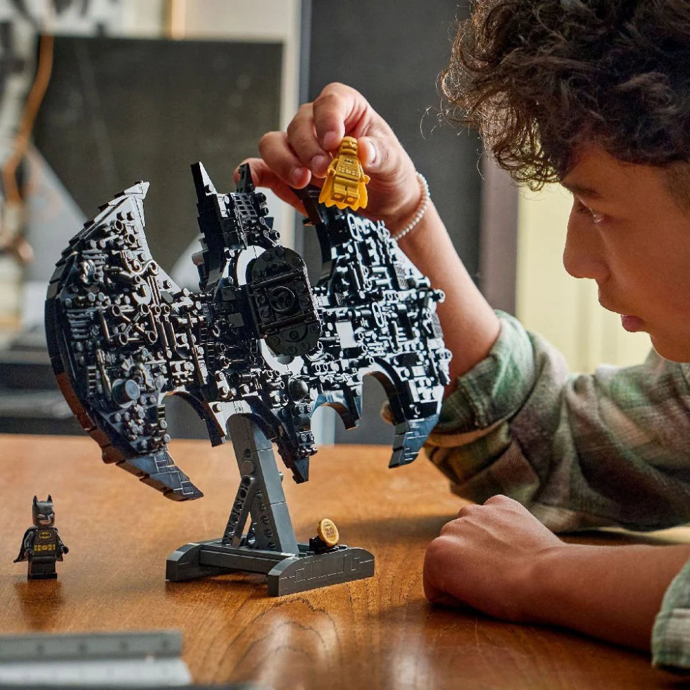 LEGO 76330 DC Batman Logo Display Set with Minifigures – 678 Pieces Collector Build
