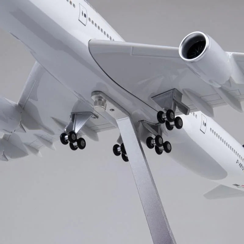 Lufthanssa Airlines Boeing 747-8 Aircraft LED Light - Airplane 1:160 Plane Decoration & Gift - 46 cm - Jaiman Toys