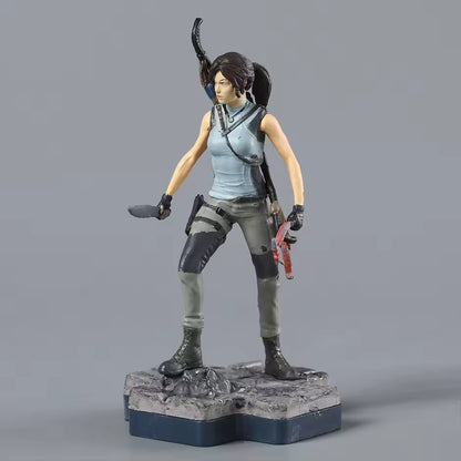 (Damage Box) TOTAKU Collection Lara Croft Figure No.30 – Shadow of the Tomb Raider Collectible Gaming Figure (6+)- 10CM