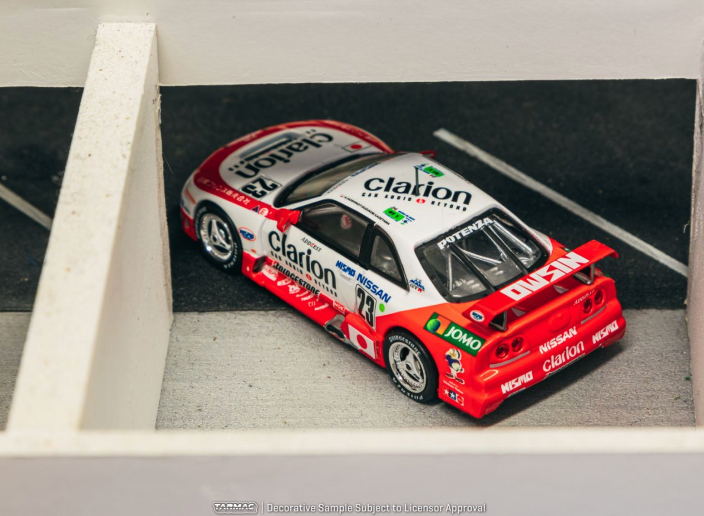 Tarmac Works 1:64 Nissan NISMO GT-R LM #23 24h of Le Mans 1995 Presentation Diecast Model Car (T64-067-95LM23)