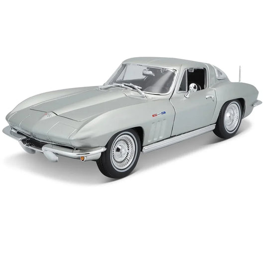Maisto Chevrolet Corvette 1965 Silver 1:18 Scale Diecast Model Car – Classic Vintage Collectible