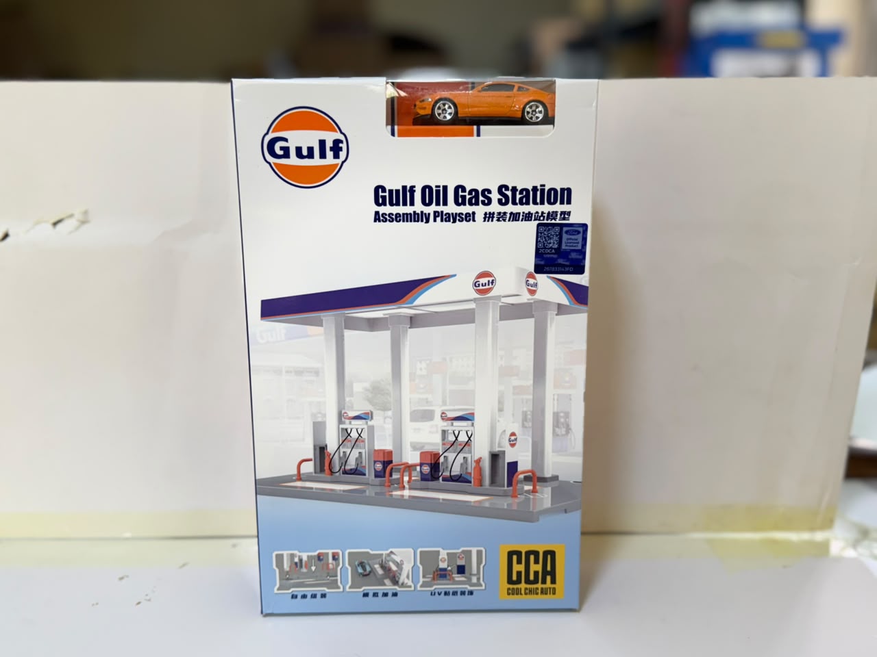 CCA 01278F Gulf Oil Gas Station Ford Mustang 1:64 Car Assembly Playset