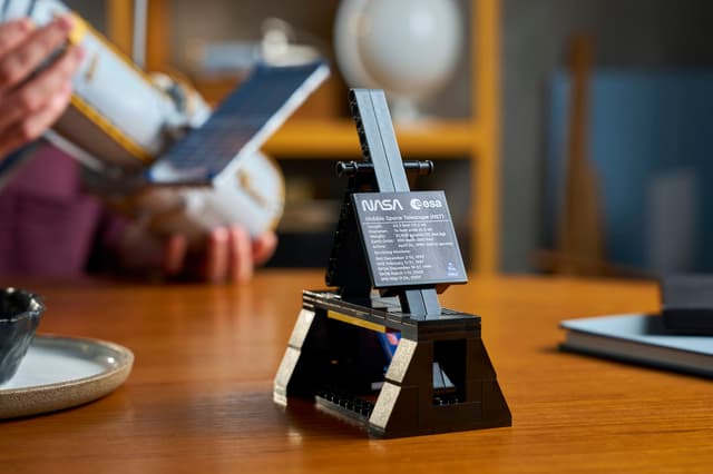 LEGO Icons 11382 Hubble Space Telescope