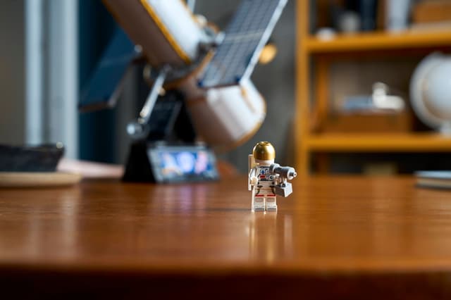 LEGO Icons 11382 Hubble Space Telescope
