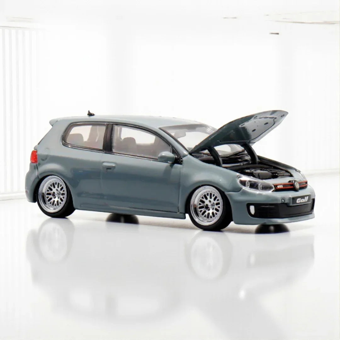 Maxwell  1:64 GOLF GTI MK6 BBS Grey Diecast Car Model