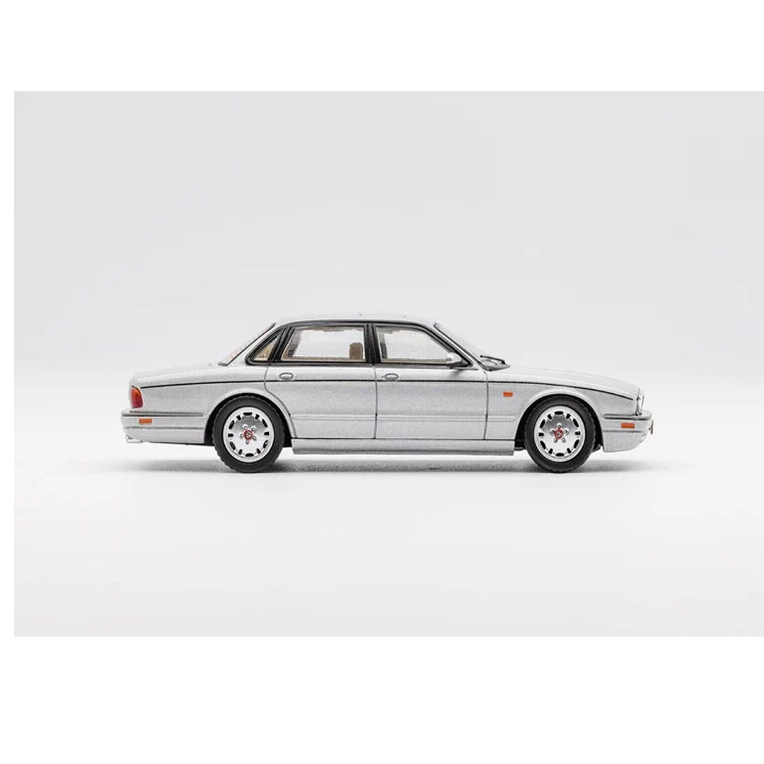 GCD 1:64 Jaguar XJ (X300) Silver Diecast Model Car | Premium Classic Luxury Sedan Miniature