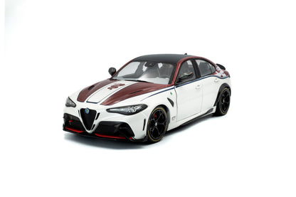 Solido 1:18 Alfa Romeo Giulia GTA Die-Cast Model Car – White & Red Collector Scale Performance Sedan