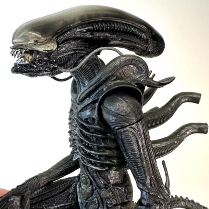 NECA ALIEN FULLY ARTICULATED ACTION WITH BENDABLE TAIL