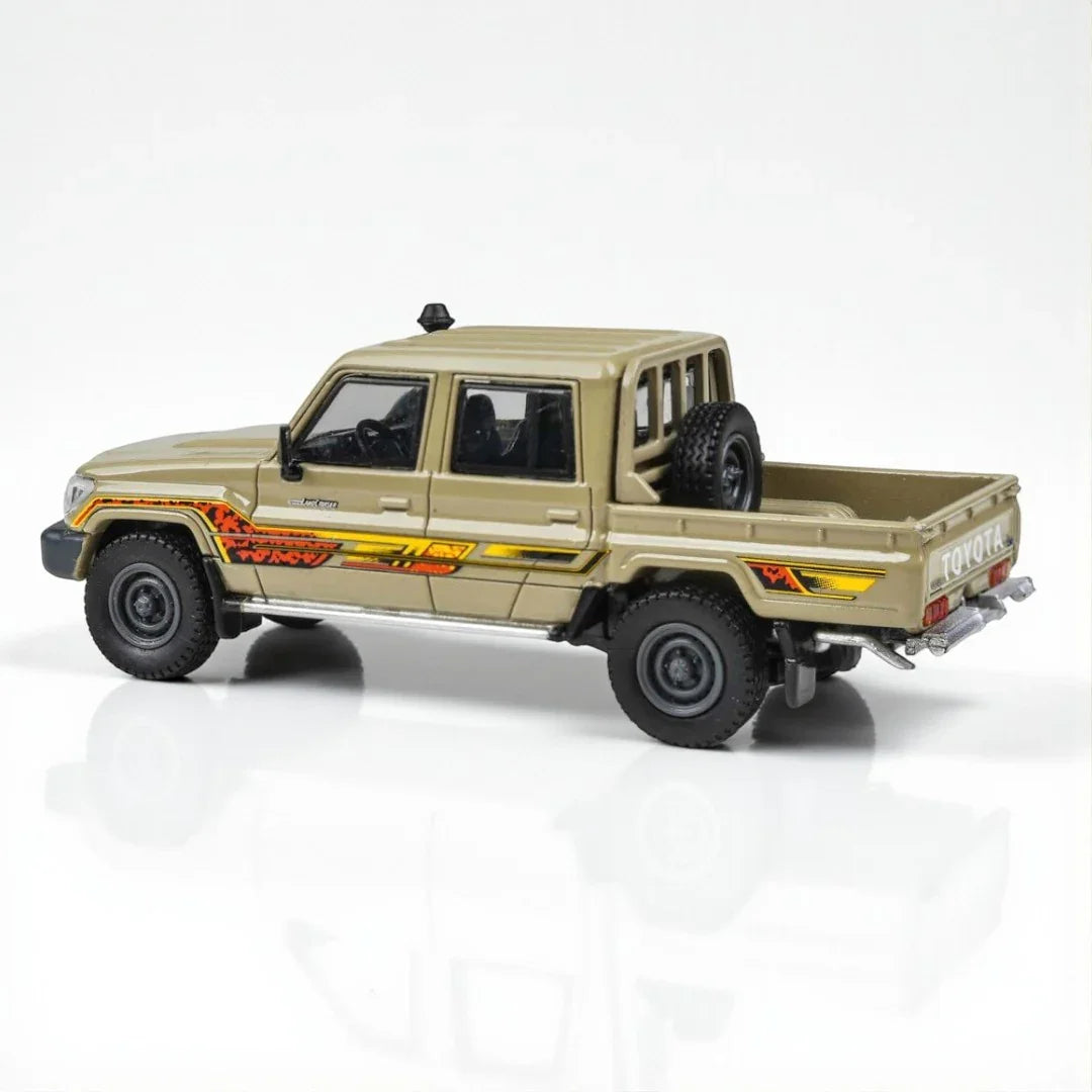 Para64 1:64 Toyota Land Cruiser 79 2014 Sandy Taupe LHD Diecast Car-Model