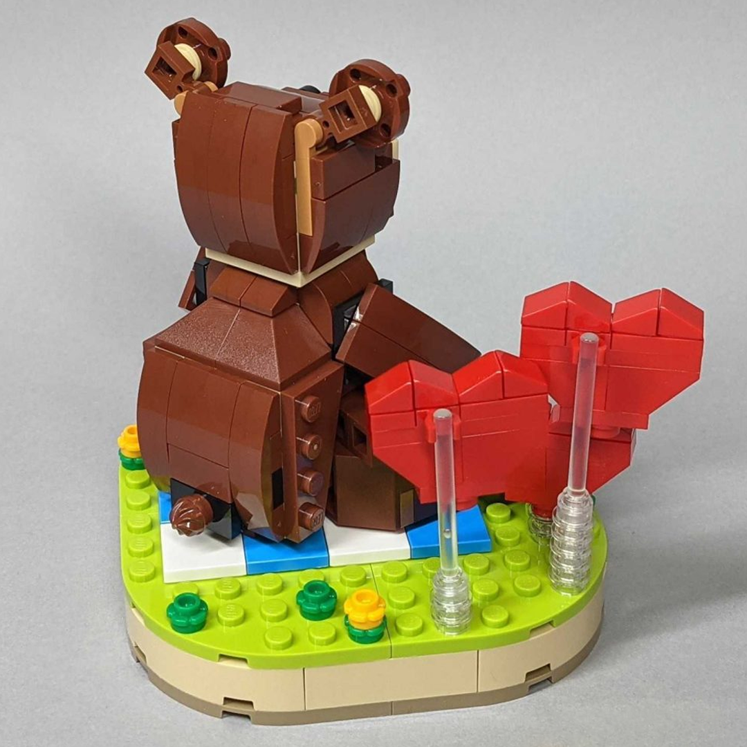 LEGO Valentine’s Brown Bear 40462 Building Kit (245 Pieces)