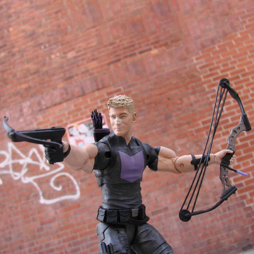 Marvel Hawkeye (with Lucky the Pizza Dog) Action Figure (Special Collector Edition)