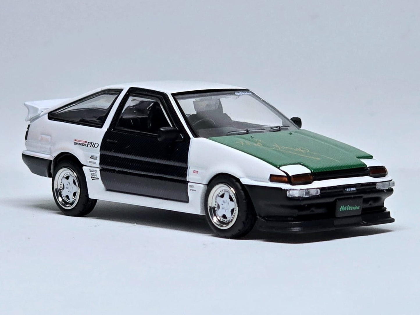 Hobby JAPAN 1:64 Toyota Sprinter Trueno AE86 Drift King Street Version Diecast Model Car – Carbon Door Test Edition |