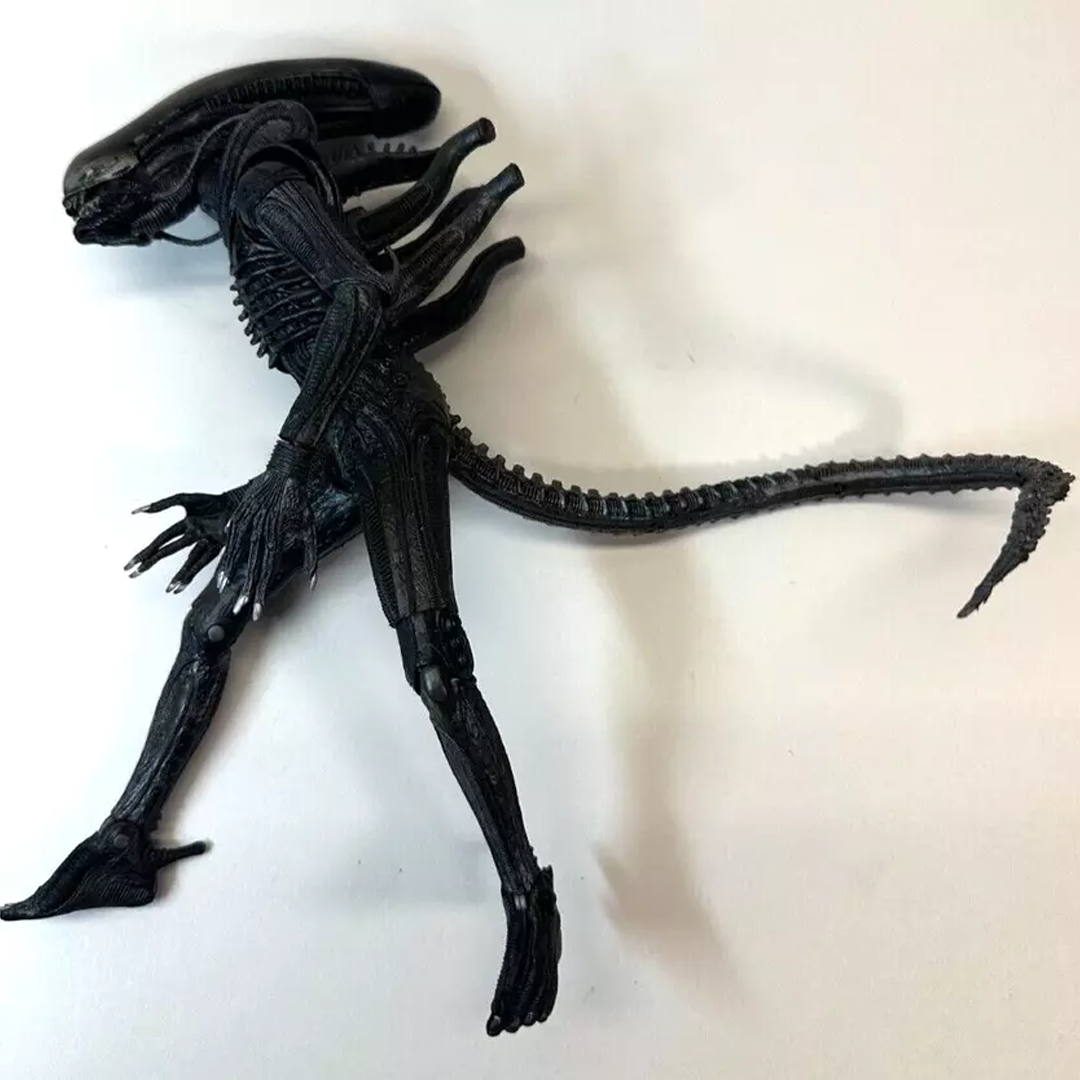 NECA ALIEN FULLY ARTICULATED ACTION WITH BENDABLE TAIL