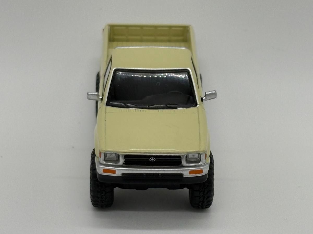 MASSDI 1:64 Toyota Hilux LN107 1994 Beige Die-Cast Pickup Truck Model Car Collectible