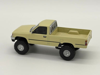 MASSDI 1:64 Toyota Hilux LN107 1994 Beige Die-Cast Pickup Truck Model Car Collectible