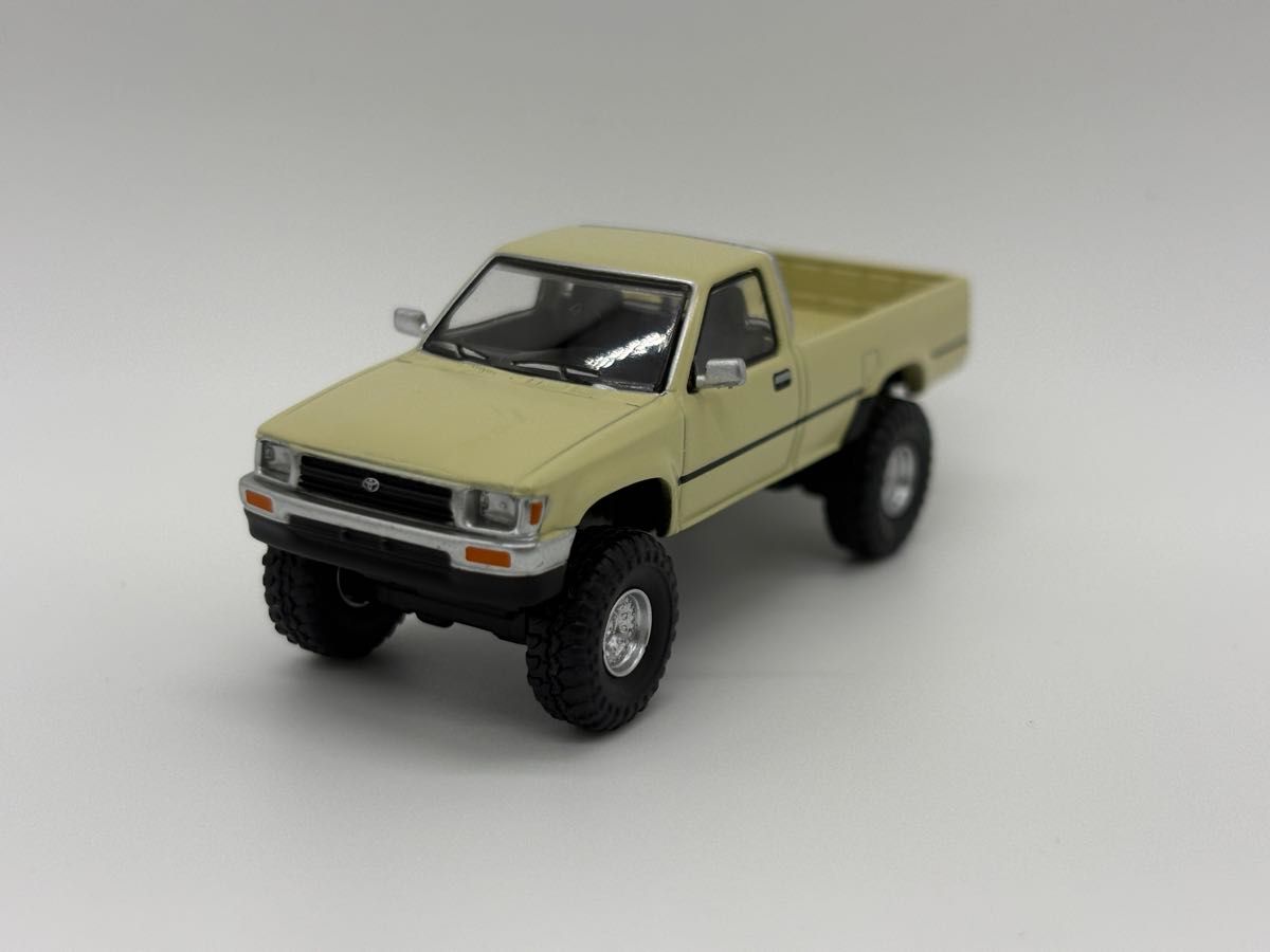 MASSDI 1:64 Toyota Hilux LN107 1994 Beige Die-Cast Pickup Truck Model Car Collectible