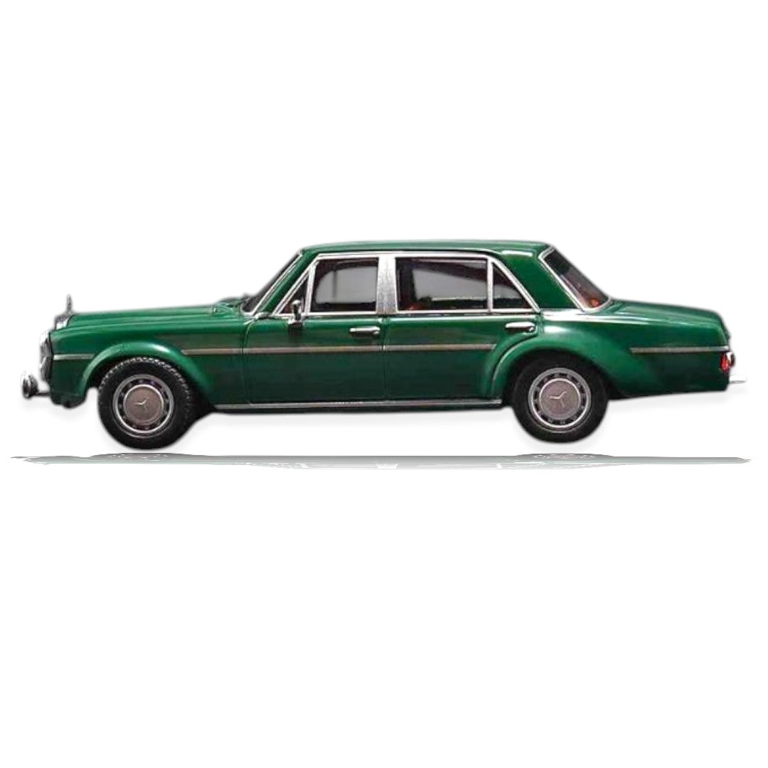 BSC 1:64 Mercedes-Benz 300SEL 6.8 AMG  W109 Green Diecast Car – Collectible Scale Car with Display Case (Green)