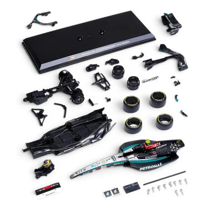 Bburago 1:24 Mercedes-AMG F1 W15 E Performance #44 Lewis Hamilton Model Kit (2024) | Licensed Formula 1 Diecast Scale Model