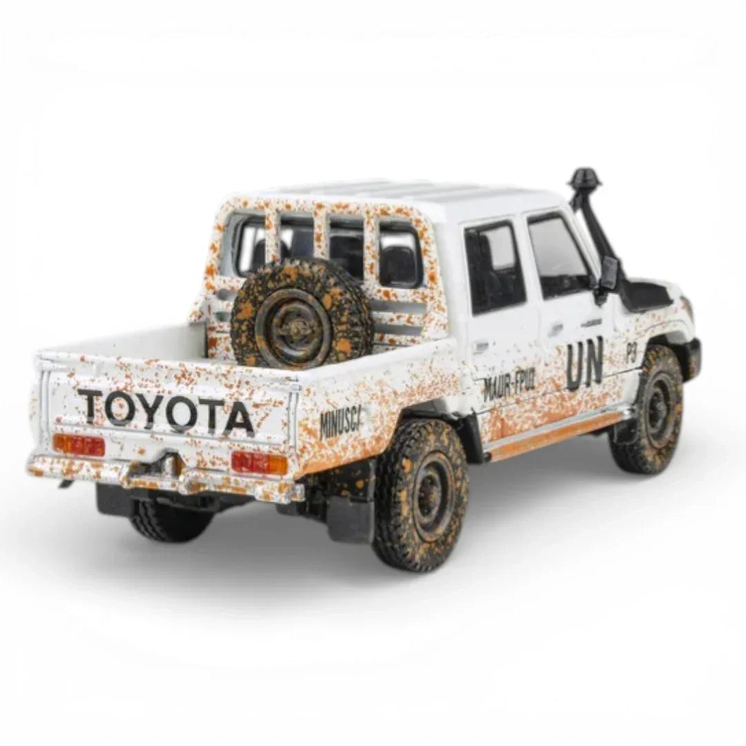 PARA64 1:64 2014 Toyota Land Cruiser LC79 UN MINUSCA Diecast Model