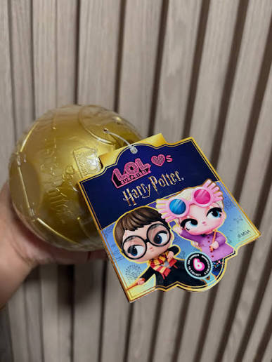 L.O.L. Surprise! Loves Harry Potter Tots Collectible Mystery Doll with 6 Surprises, Golden Snitch Ball & Display Stand-1 Pc