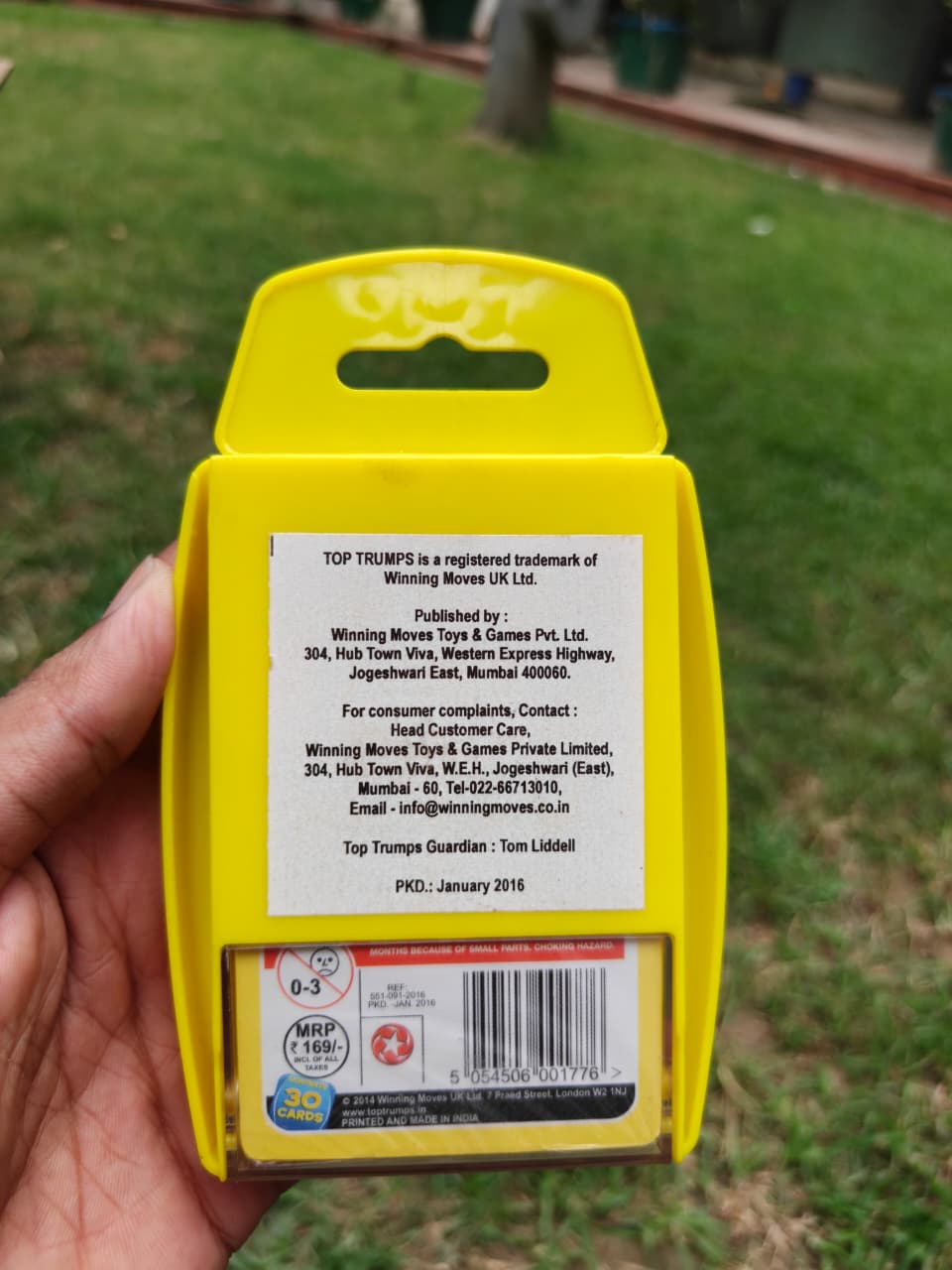 Top Trumps Minions Rare 2016 Edition – 30 Collectible Character Cards with Yellow Storage Case