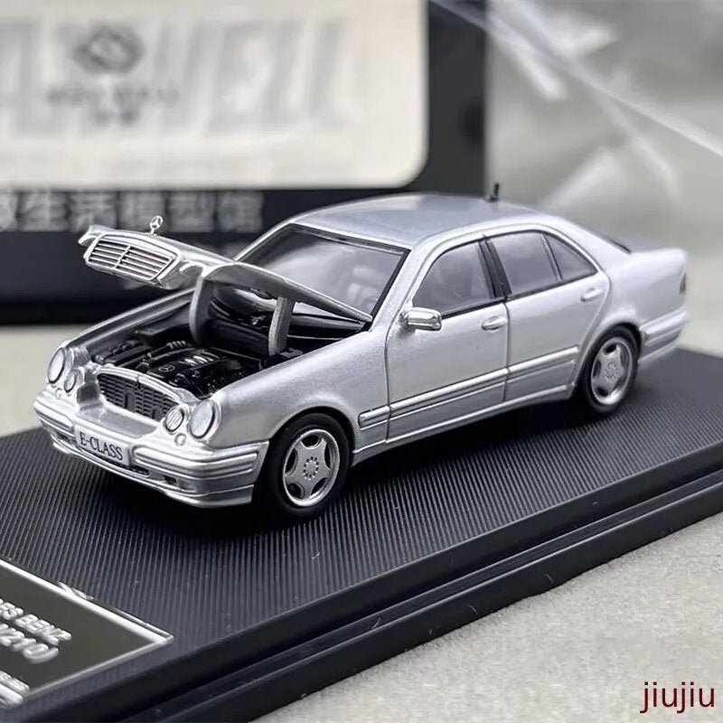 Maxwell Model 1:64 Mercedes-Benz E-Class Diecast Car | Premium Luxury Sedan Collectible with Display Case | 4 Variants