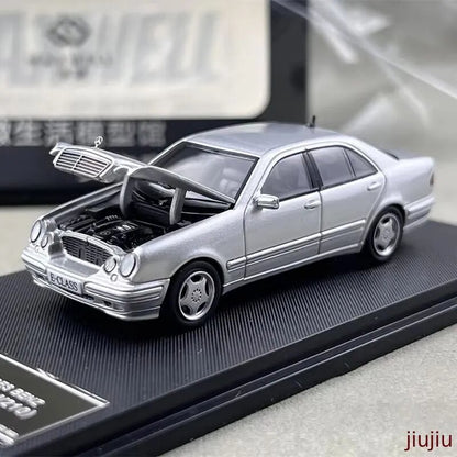 Maxwell Model 1:64 Mercedes-Benz E-Class Diecast Car | Premium Luxury Sedan Collectible with Display Case | 4 Variants