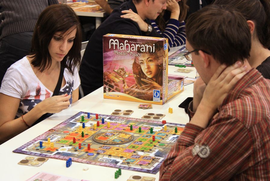 Queen Games Maharani Mosaic Board Game | Strategic Tile Placement & Pattern Building Game | Family Party Game for 2–4 Players | Ages 8+