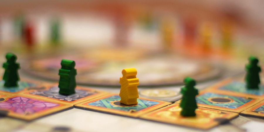 Queen Games Maharani Mosaic Board Game | Strategic Tile Placement & Pattern Building Game | Family Party Game for 2–4 Players | Ages 8+