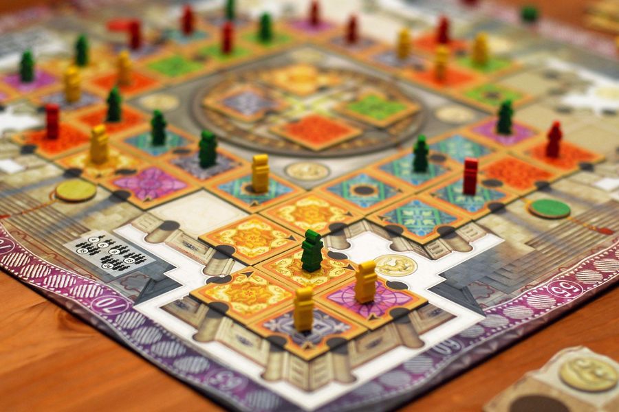 Queen Games Maharani Mosaic Board Game | Strategic Tile Placement & Pattern Building Game | Family Party Game for 2–4 Players | Ages 8+