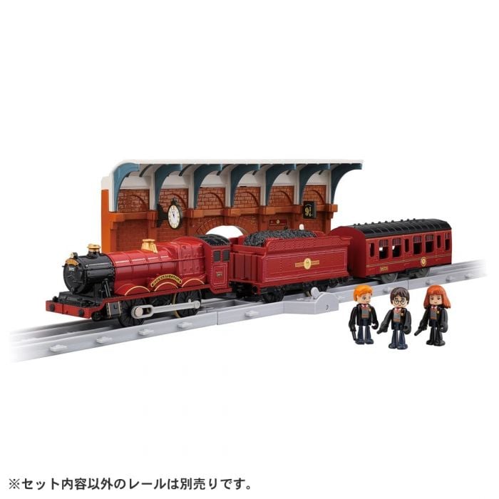 Takara Tomy Plarail Harry Potter Hogwarts Express Train Set with Hogwarts Platform, Motorized Train, Passenger Coach & Harry Potter Character Figures | Collectible Railway Toy Set