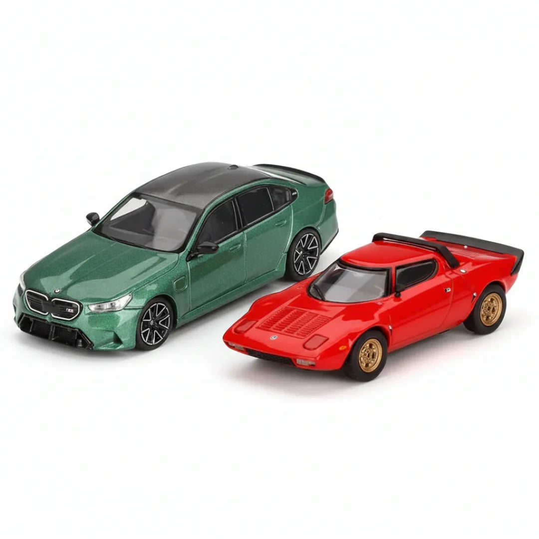 Mini GT 1:64 (Blister) BMW M5 Isle of Man Green + Lancia Stratos HF Stradale in Rosso Arancio Red | Die-Cast Duo Set