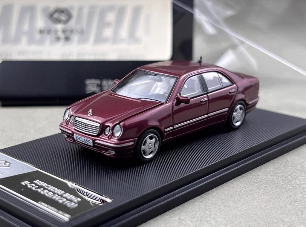 Maxwell Model 1:64 Mercedes-Benz E-Class Diecast Car | Premium Luxury Sedan Collectible with Display Case | Available in 2 Variants