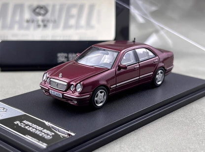Maxwell Model 1:64 Mercedes-Benz E-Class Diecast Car | Premium Luxury Sedan Collectible with Display Case | Available in 2 Variants