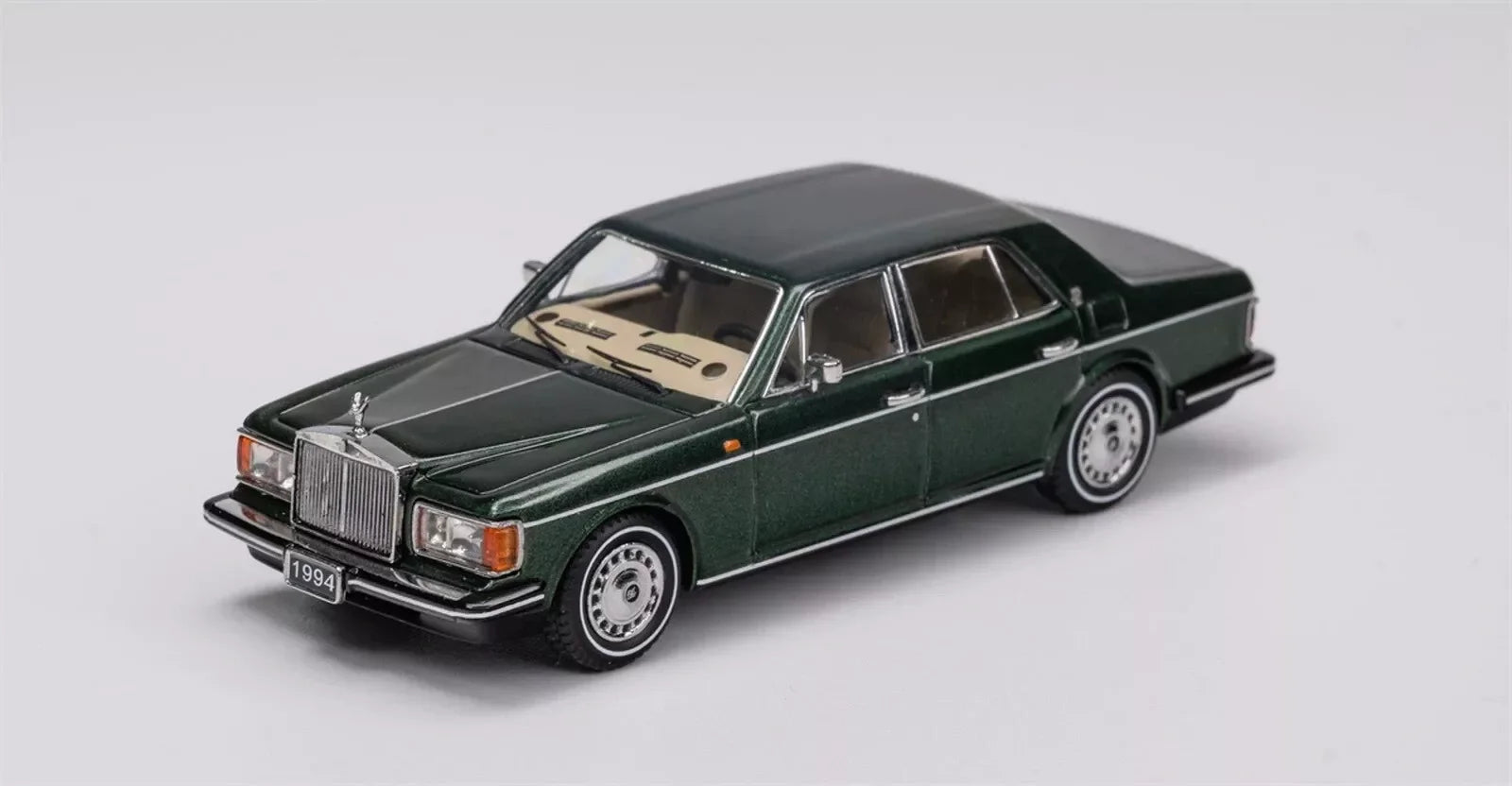 GFCC 1:64 Rolls-Royce Silver Spur III Luxury Classic 1994 with Silver Beltline In Green Diecast Model Car - Jaiman Toys