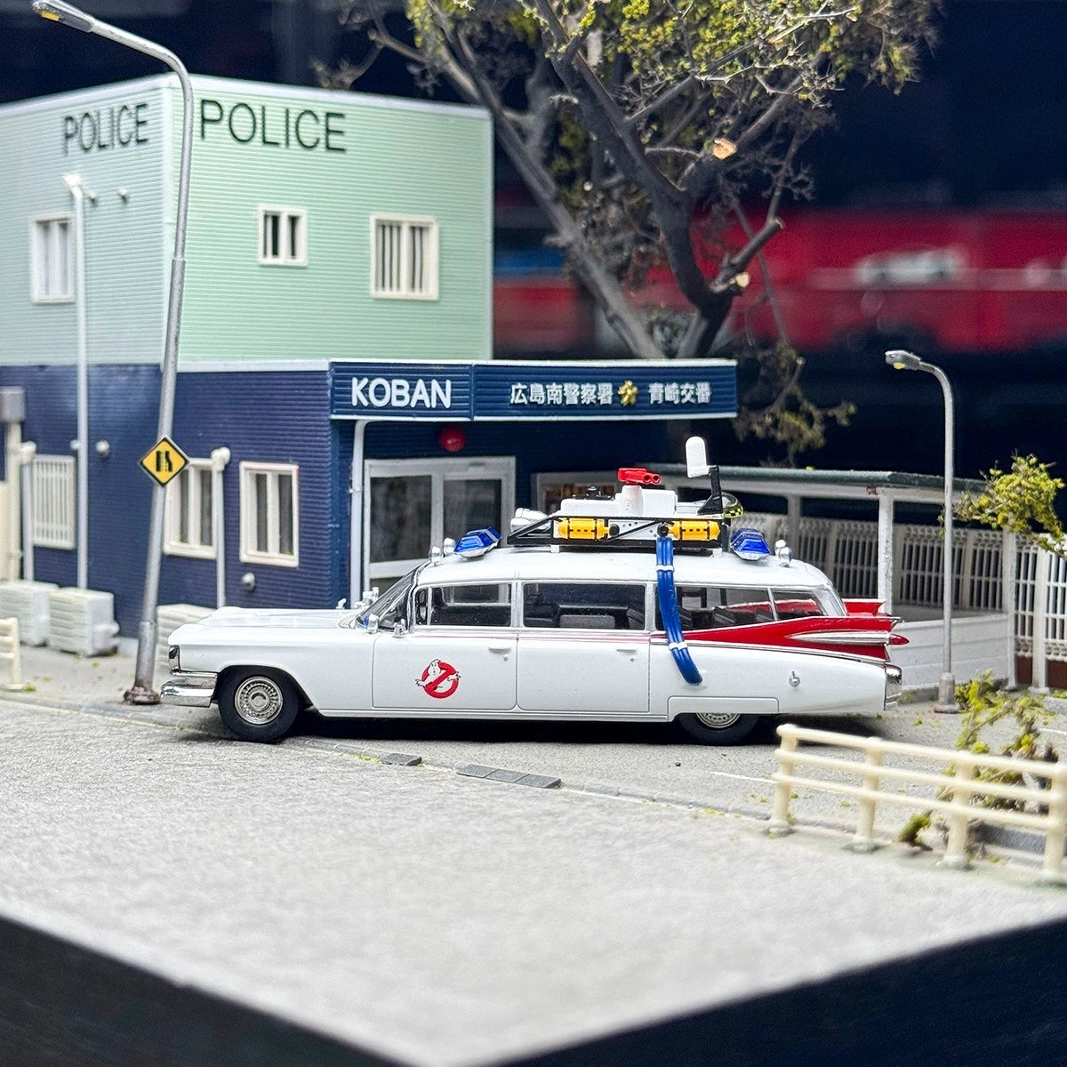 YS Model 1:64  Cadillac Miller-Meteor ECTO-1 – Ghostbusters Diecast Car