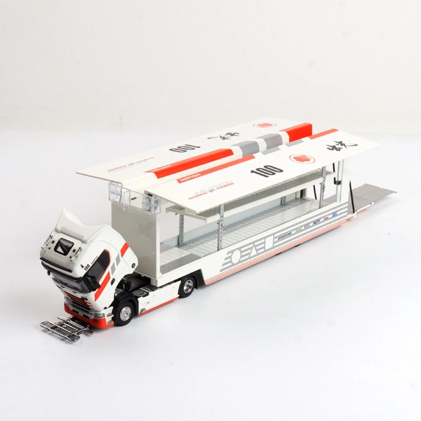Maxwell 1:64 Scania S730 V8 Idemitsu Transport Truck Diecast Model | Premium Car Carrier Trailer Collectible
